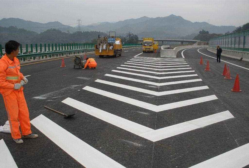 道路標(biāo)線(xiàn)