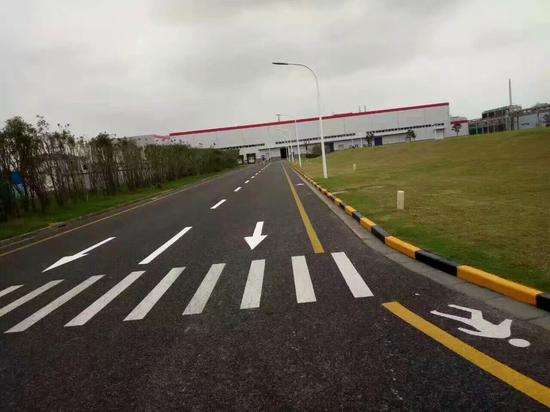 交通設(shè)施的的精品-道路劃線機(jī)